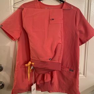 Figs neon pink scrub set size medium